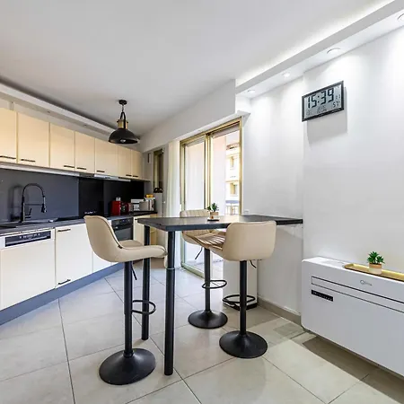 With Terrace And Sea View 2min From The Appartamento Antibes