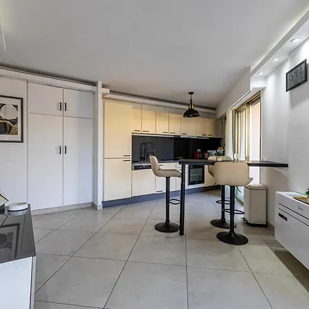 With Terrace And Sea View 2min From The Appartamento