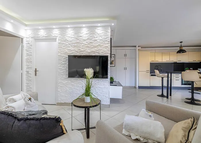 Appartamento With Terrace And Sea View 2min From The