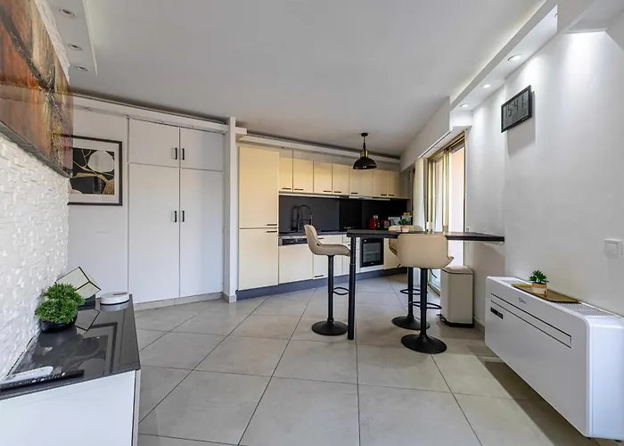 With Terrace And Sea View 2min From The Appartamento